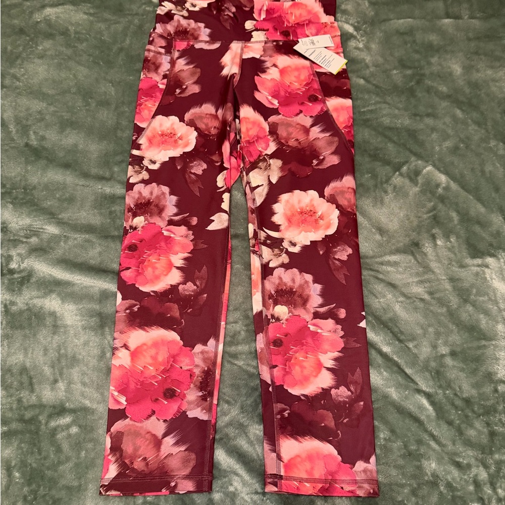 Women’s NWTS Old Navy large/tall cropped floral leggings